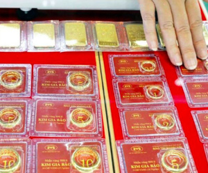 Giá vàng nhẫn phá vỡ mọi kỷ lục, SJC bất ngờ giảm