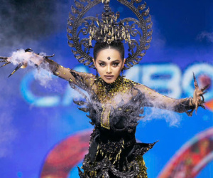Miss Cosmo thi trang phục dân tộc: Thí sinh múa hương khói mịt mù, lột tóc ấn tượng