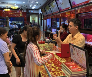 Mua vàng nhẫn cất két, không ngờ lãi đậm