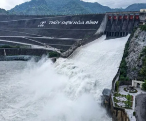 Thủy điện Hòa Bình mở 1 cửa xả lũ, 12 tỉnh và thành phố chú ý