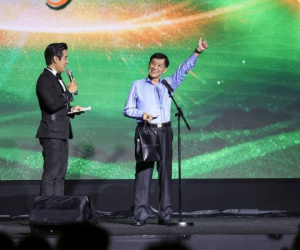 Tỷ phú Johnathan Hạnh Nguyễn công bố tổng số tiền từ thiện không có trong sao kê của MTTQ: 'Chính tôi đếm nên yên tâm là không thiếu 1 tờ nào hết'