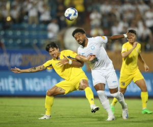 Nguyễn Xuân Son 'tịt ngòi' trong ngày HLV Kim Sang-sik dự khán V-League
