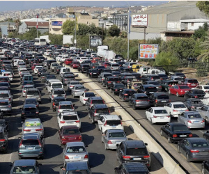 Hình ảnh dân thường Lebanon vội vã rời khu vực biên giới