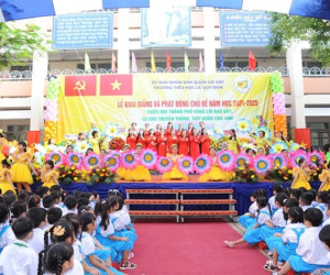 Trường học chỉ phát giấy khen học sinh ủng hộ bão lũ từ 100.000 đồng trở lên