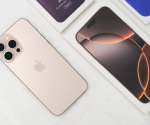 Mở hộp iPhone 16 Pro Max chính hãng màu Titan Sa Mạc hot nhất những ngày qua: Màu thực tế đẹp hơn trên ảnh!