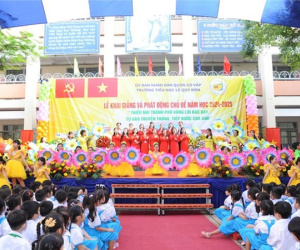 Trường tiểu học chỉ phát giấy khen học sinh ủng hộ bão lũ từ 100.000 đồng trở lên bị giải trình
