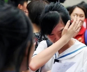 Con gái được nhận vào trường điểm, sau 4 năm học, ông bố bất ngờ được nhà trường thông báo: 'Con anh không đủ điều kiện học trường chúng tôi'