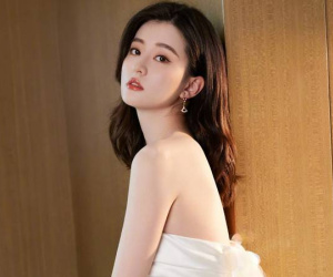 Mỹ nhân showbiz là ái nữ nhà tài phiệt siêu giàu: Ở biệt thự giá 700 triệu đồng/ m2, sân nhà chứa được 200 chiếc xe hơi, bố ruột sẵn sàng nuôi cả con rể