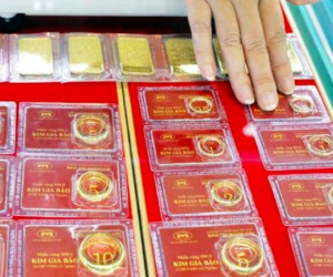 Giá vàng nhẫn cao chưa từng thấy, SJC có 'hiện tượng lạ'
