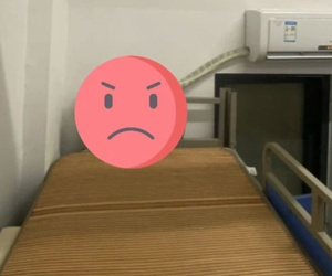 Chiếc giường trong KTX của nữ sinh xuất hiện 'vật thể lạ' khiến nhiều người nóng mắt, phụ huynh kiện thẳng lên ban giám hiệu