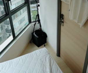 Thuê phòng 'quan tài' 4m2, giá 25 triệu/tháng 4 người ở, chàng trai Việt thấy điều bất ngờ khi vào sâu bên trong