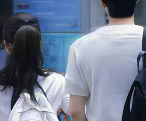 Phát hiện con trai lớp 10 'suốt ngày nhắn tin với bạn nữ ngồi cùng', phụ huynh Hà Nội làm một điều khiến nhiều người nổi đóa: Chị quá dở rồi!