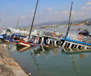 Tài sản chục tỷ ngâm dưới biển, chủ tàu du lịch Quảng Ninh mòn mỏi chờ trục vớt