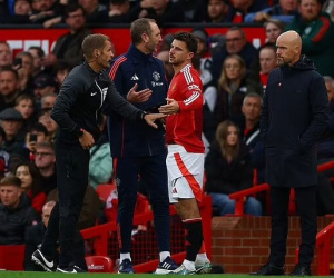Tình huống 'khó đỡ' trên sân Old Trafford khiến Man United bị chê thay người cũng sai sót