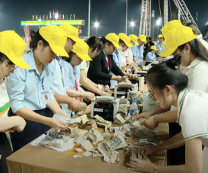 Công khai kiểm đếm tổng số tiền khán giả có mặt tại KDL Đại Nam quyên góp cho đồng bào vùng lũ: Con số đầy bất ngờ