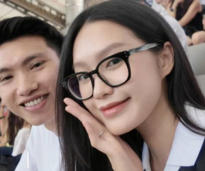 Cùng Đoàn Văn Hậu đi xem bóng đá ở Hàn Quốc, tiểu thư Doãn Hải My phải xin lỗi vì một hành động vô tình