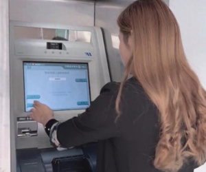 Bố gửi hơn 50 triệu đóng học phí, con gái tá hỏa khi ra ATM rút thấy chỉ còn 3.000 đồng: Ngân hàng thông tin 'Các giao dịch trừ tiền đều hợp lệ'