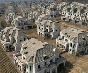 Cơn đau đầu ‘thành phố ma’ của Trung Quốc: 90 triệu căn nhà bỏ hoang không có đủ người để lấp đầy, ước tính mất 420 tỷ USD mới xử lý hết hàng tồn kho