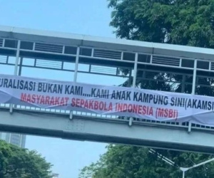 NHM Indonesia giăng biểu ngữ phản đối đội tuyển nhập tịch cầu thủ