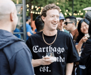 Ông chủ Facebook muốn bán áo phông
