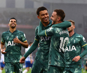 Brighton ngược dòng khó tin hạ Tottenham