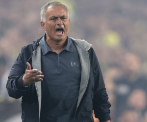 Jose Mourinho tiến thoái lưỡng nan