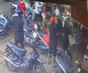 2 nhóm thanh niên đánh nhau loạn xạ, 1 người trọng thương