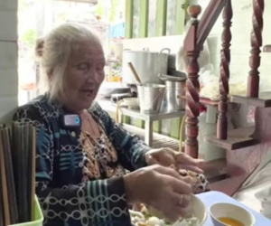 Nữ nghệ sĩ 87 tuổi: 'Tôi tới cởi giày giúp nhưng Vũ Linh không cho và bảo tôi đi ra'