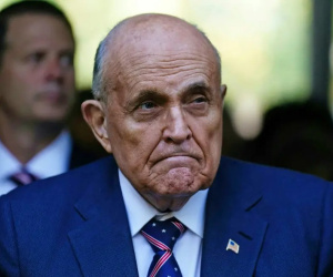 Đồng minh ông Trump làm hỏng kế hoạch lật ngược kết quả bầu cử 2020 vì gửi tin nhắm nhầm địa chỉ