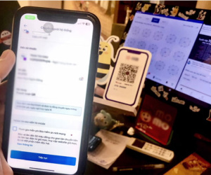 Con trai tự lấy điện thoại của mẹ chuyển khoản cho người lạ 200 triệu đồng để... mua đồ chơi