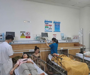 Gần 50 sinh viên bất ngờ nhập viện sau bữa ăn tối