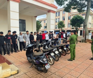 Khởi tố 22 thanh, thiếu niên chạy xe la hét gây náo loạn