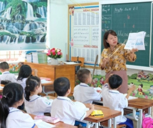Đề xuất chi 9.200 tỷ đồng miễn học phí cho con nhà giáo: Có công bằng?