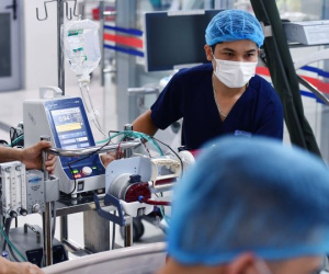 Người đàn ông đi cấp cứu sau 5 ngày ăn tiết lợn mua ở chợ