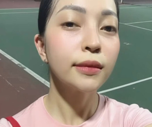 Hot girl Nhật Lê lộ nhan sắc thật trên sân pickleball, khác xa ảnh 'sống ảo' đăng Facebook