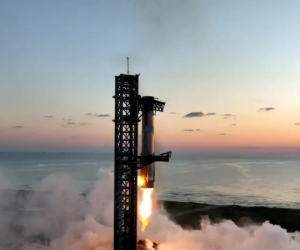 SpaceX làm nên lịch sử khi thu hồi thành công tên lửa đẩy Super Heavy