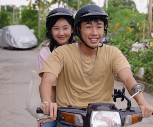 'Đi giữa trời rực rỡ' bất ngờ bị thế sóng