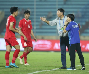 Vì sao HLV Kim Sang Sik khó nâng cấp tuyển Việt Nam?