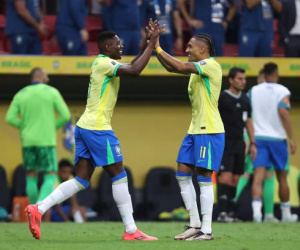 Cựu sao MU ghi siêu phẩm, Brazil vùi dập Peru
