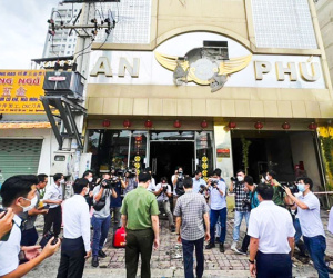 Hiện trường phong tỏa quán karaoke An Phú: Các bộ phận thi thể người nằm rải rác, đang phân hủy nặng