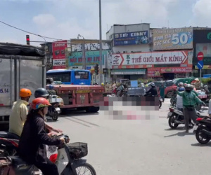 Tai nạn chết người dưới gầm cầu vượt, quốc lộ cửa ngõ TPHCM ùn tắc 5km