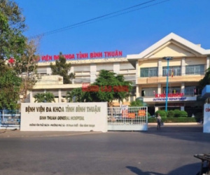 Chồng phóng lửa đốt vợ khi đang chờ làm thủ tục ly hôn