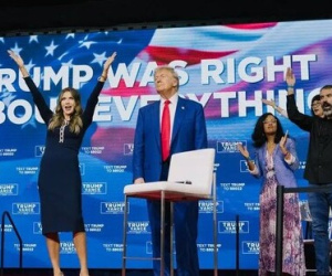 Người ủng hộ liên tục phải đi cấp cứu, ông Trump quyết định lắc lư theo nhạc 30 phút để giải tỏa không khí căng thẳng