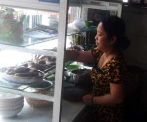Chủ quán ăn trả túi xách có sổ tiết kiệm 550 triệu đồng của khách để quên
