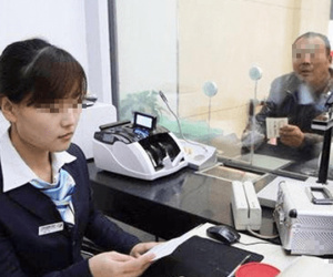 Không làm gì tài khoản vẫn bị từ 235 triệu đồng: Ngân hàng từ chối trả lại, tòa án vào cuộc