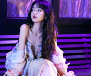 42 triệu lượt xem búp bê màn ảnh Điền Hi Vi đi giày thể thao lên thảm đỏ