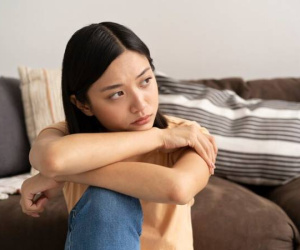 20/10, chồng chuyển cho tôi 200 triệu, bực tức tôi trả lại thì bị mỉa mai 'nay biết chê tiền' khiến tôi tê tái, đau đớn tột cùng