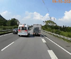 Xe khách 16 chỗ chèn ép ô tô tải trên cao tốc Nội Bài - Lào Cai