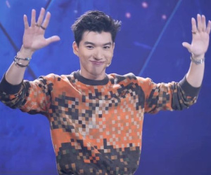 Clip HIEUTHUHAI bị ném điện thoại vào người trong concert Anh Trai Say Hi gây phẫn nộ