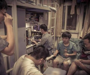 Bạn cùng phòng KTX vay 800 triệu rồi biến mất, 5 năm sau, mở lá thư cậu ấy gửi mà tôi bật khóc